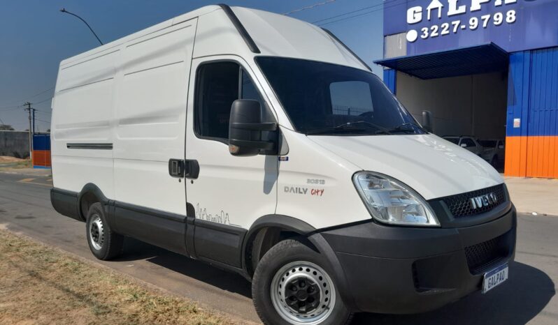 Iveco Daily City 30S13 Furgão – (2019) || COMPLETA || completo