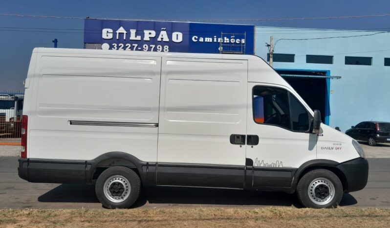 Iveco Daily City 30S13 Furgão – (2019) || COMPLETA || completo