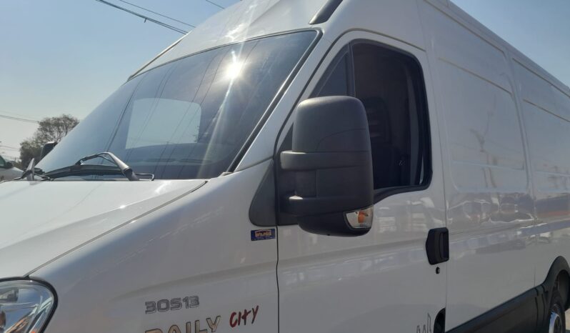 Iveco Daily City 30S13 Furgão – (2019) || COMPLETA || completo