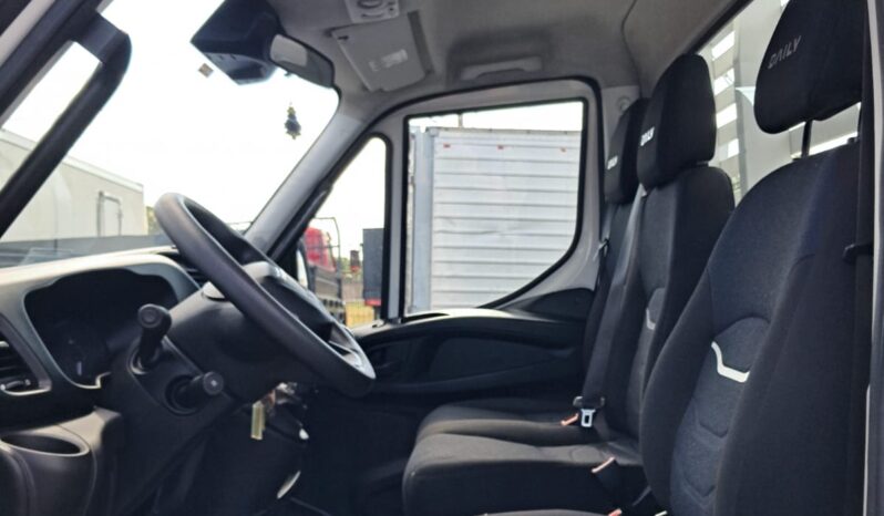 Iveco Daily 35.150 – (2022) HDCS || Carroceria de Madeira completo