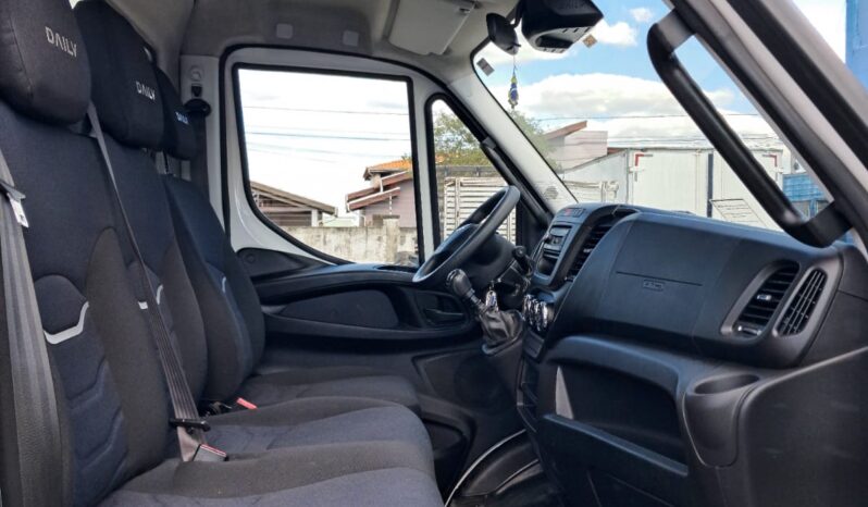 Iveco Daily 35.150 – (2022) HDCS || Carroceria de Madeira completo