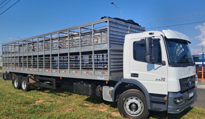 MB Atego 2426 6X2 GAIOLA SUÍNA – (2014) completo