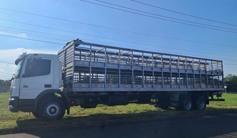 MB Atego 2426 6X2 GAIOLA SUÍNA – (2014) completo