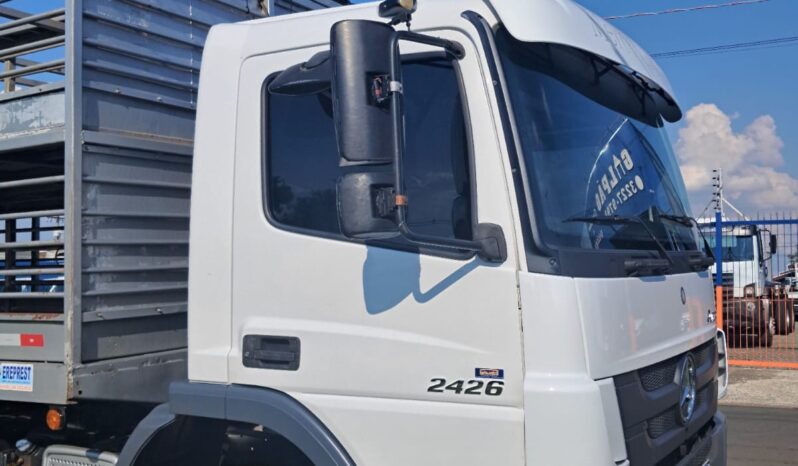MB Atego 2426 6X2 GAIOLA SUÍNA – (2014) completo