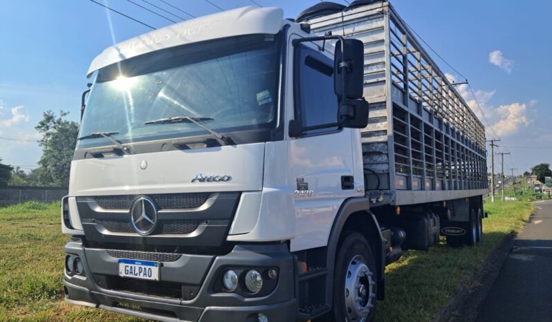 MB Atego 2426 6X2 GAIOLA SUÍNA – (2014) completo