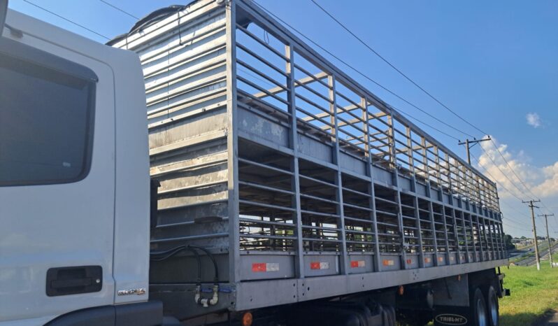 MB Atego 2426 6X2 GAIOLA SUÍNA – (2014) completo