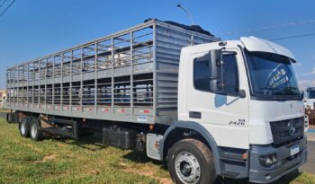 MB Atego 2426 6X2 GAIOLA SUÍNA – (2014) completo