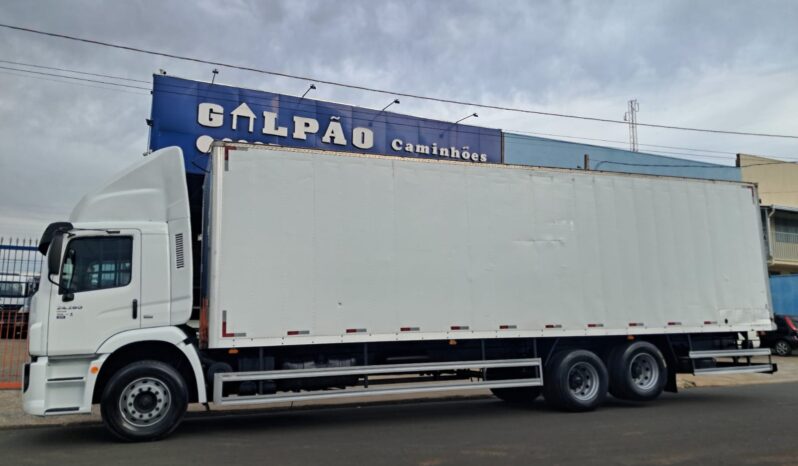 VW 24.280 6X2 CRM Prime Baú Carga Seca – (2021) completo