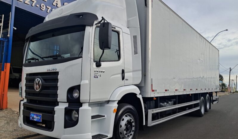 VW 24.280 6X2 CRM Prime Baú Carga Seca – (2021) completo