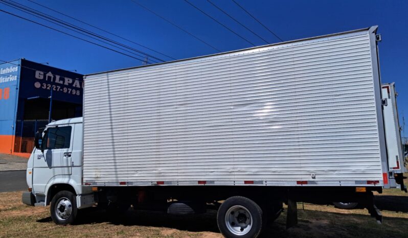 VW 8.150 Baú Carga Seca – (2002) completo