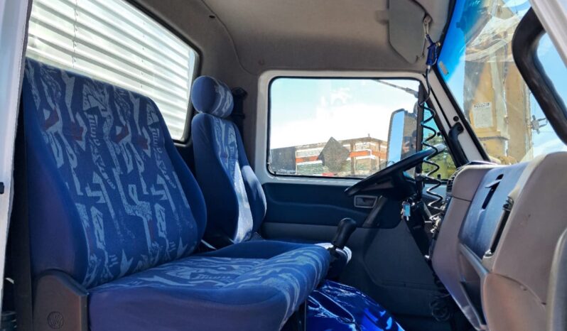 VW 8.150 Baú Carga Seca – (2002) completo