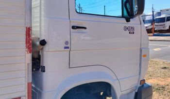 VW 8.150 Baú Carga Seca – (2002) completo