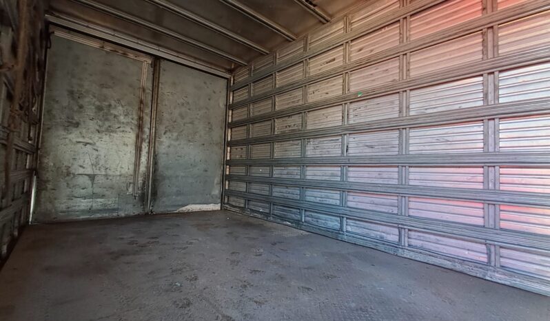 VW 8.150 Baú Carga Seca – (2002) completo