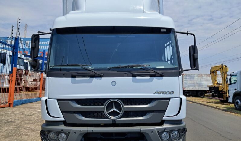 MB ATEGO 2426 6X2 Baú Carga Seca – (2019) completo