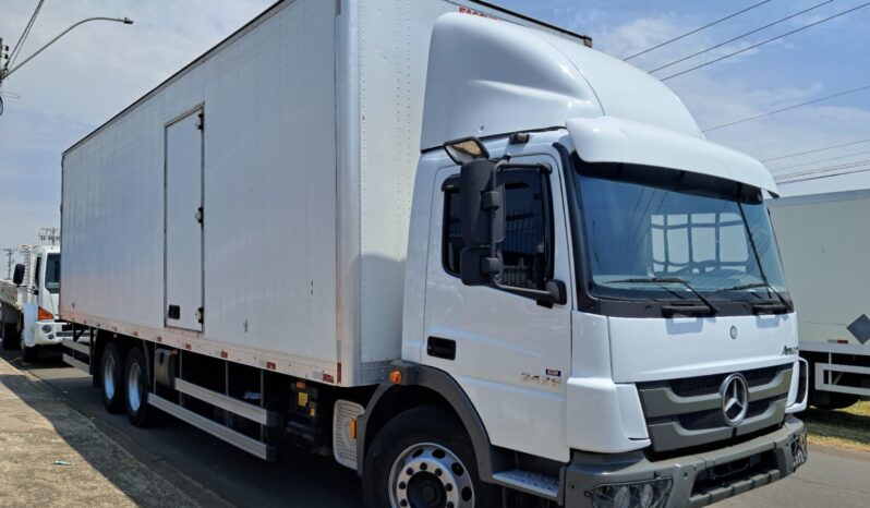 MB ATEGO 2426 6X2 Baú Carga Seca – (2019) completo