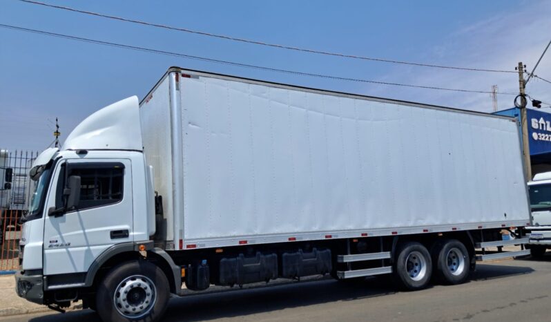MB ATEGO 2426 6X2 Baú Carga Seca – (2019) completo