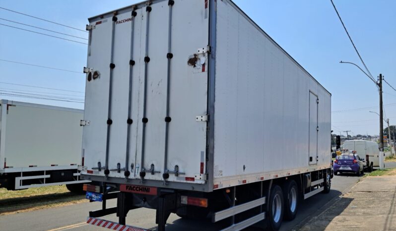 MB ATEGO 2426 6X2 Baú Carga Seca – (2019) completo