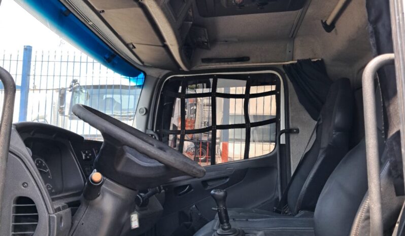 MB ATEGO 2426 6X2 Baú Carga Seca – (2019) completo