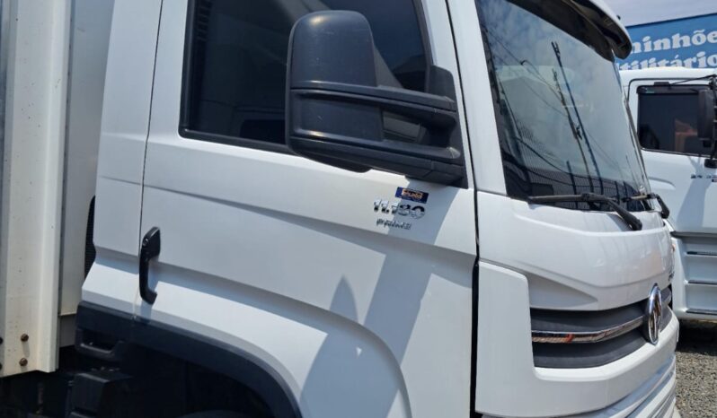 VW 11.180 PRIME 4X2 Baú Sider – (2022) completo