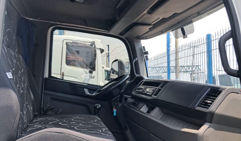 VW 11.180 PRIME 4X2 Baú Sider – (2022) completo