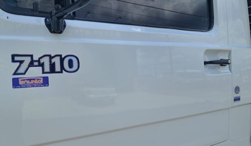 VW 7.110 Baú Carga Seca/Plataforma – (2004) completo