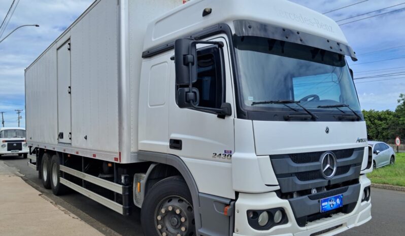 MB Atego 2430 6X2 Cabine Leito – Baú C.Seca – (2021) completo