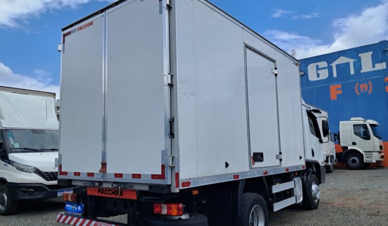 MB Accelo 1016 4X2 CE Baú Carga Seca VUC – (2021) completo