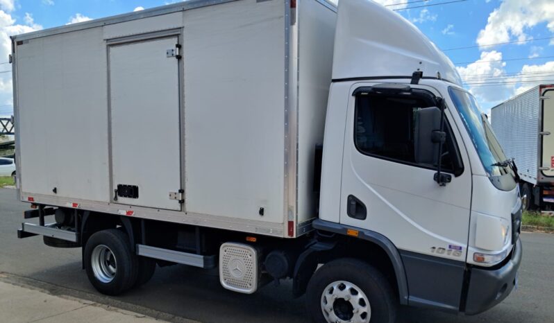 MB Accelo 1016 4X2 CE Baú Carga Seca VUC – (2018) completo