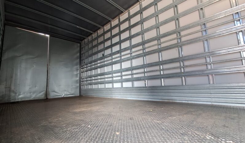 MB Atego 2430 6X2 Cabine Leito – Baú C.Seca – (2021) completo