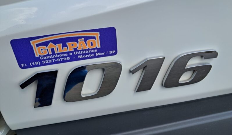 MB Accelo 1016 4X2 CE Baú Carga Seca VUC – (2018) completo