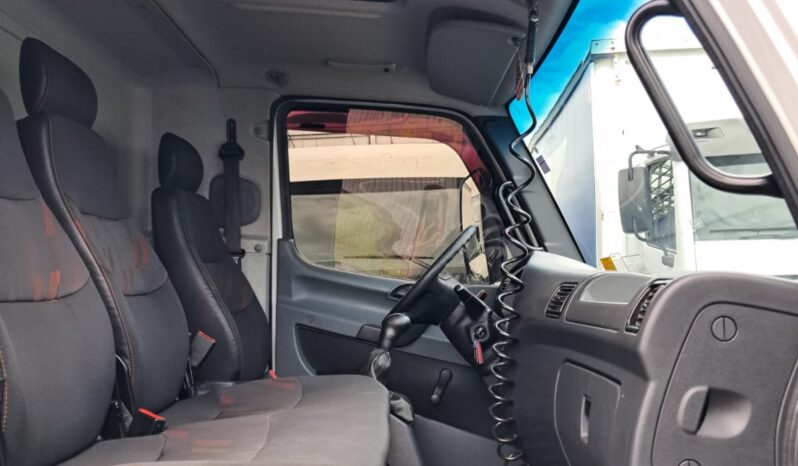 MB Accelo 1016 4X2 CE Baú Carga Seca VUC – (2021) completo