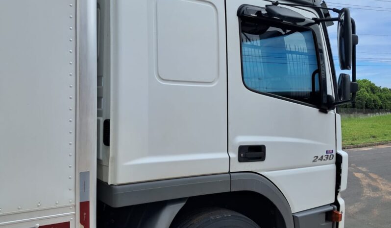 MB Atego 2430 6X2 Cabine Leito – Baú C.Seca – (2021) completo