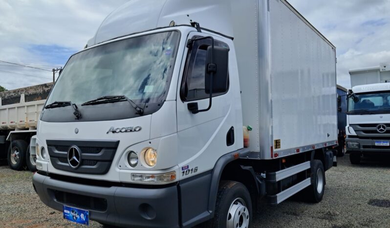 MB Accelo 1016 4X2 CE Baú Carga Seca VUC – (2021) completo