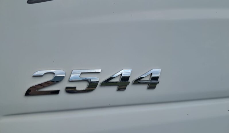 M.Benz AXOR 2544 LS 6X2 C.Leito – (2016) completo