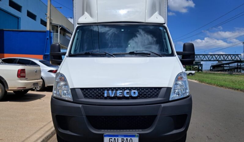 Iveco Daily 35S14 Baú Carga Seca – (2019) – COM PLATAFORMA ELEVATÓRIA completo