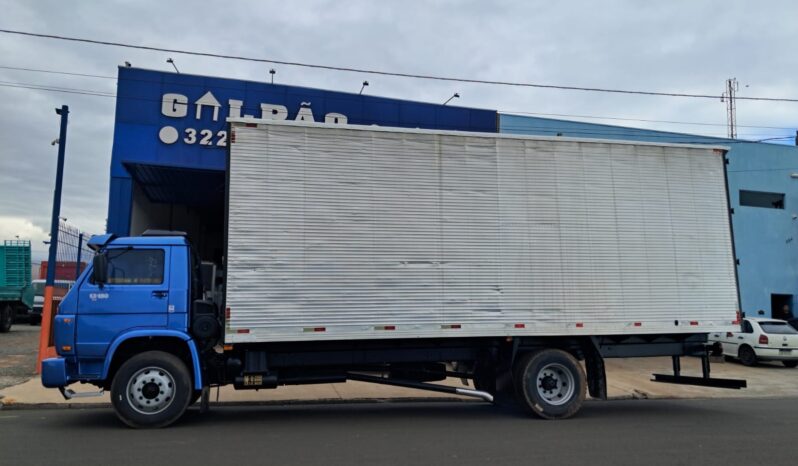 VW 13.180 Worker 4X2 TOCO BAÚ – (2000) completo