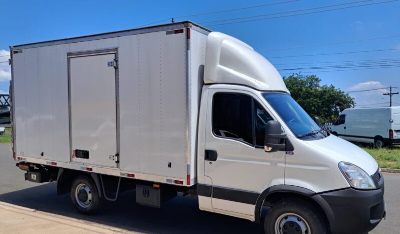 Iveco Daily 35S14 Baú Carga Seca – (2019) – COM PLATAFORMA ELEVATÓRIA completo
