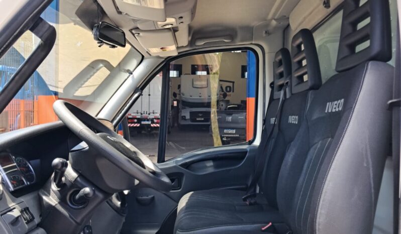Iveco Daily 35S14 Baú Carga Seca – (2019) – COM PLATAFORMA ELEVATÓRIA completo