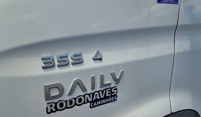 Iveco Daily 35S14 Baú Carga Seca – (2019) – COM PLATAFORMA ELEVATÓRIA completo