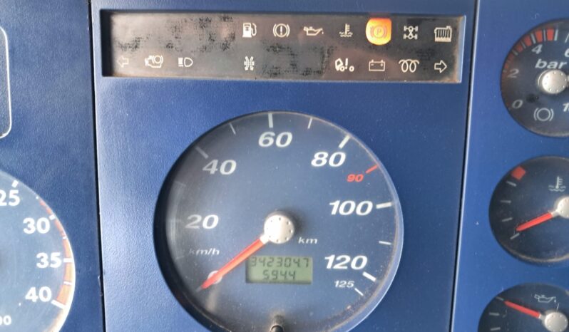 VW 13.180 Worker 4X2 TOCO BAÚ – (2000) completo