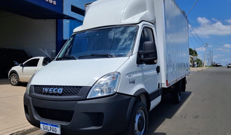 Iveco Daily 35S14 Baú Carga Seca – (2019) – COM PLATAFORMA ELEVATÓRIA completo