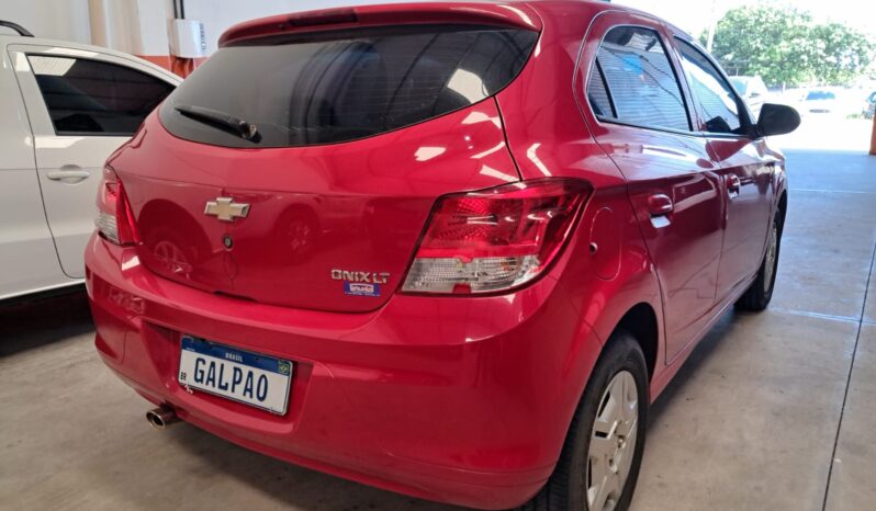 GM – Chevrolet ONIX LT 1.0 Flex – (2015) completo