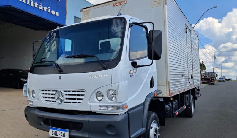 MB Accelo 915C Baú Carga Seca – (2010) completo