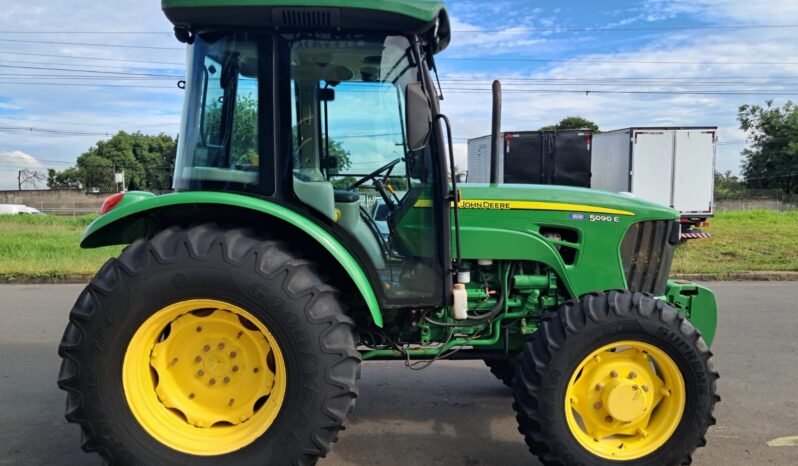 Trator JOHN DEERE 5090 4X4 Cabinado – (2014) completo