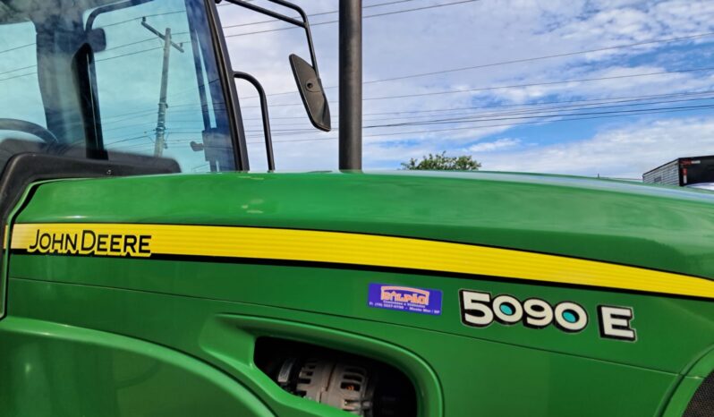 Trator JOHN DEERE 5090 4X4 Cabinado – (2014) completo