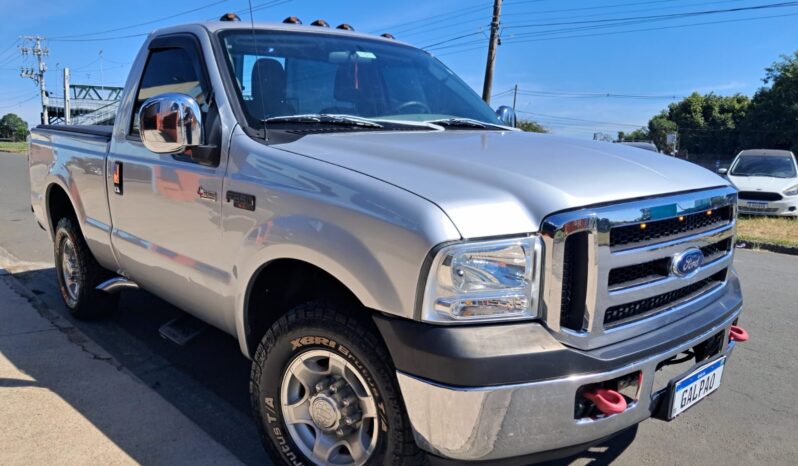 Ford F-250 XL 4X2 – (2004) completo