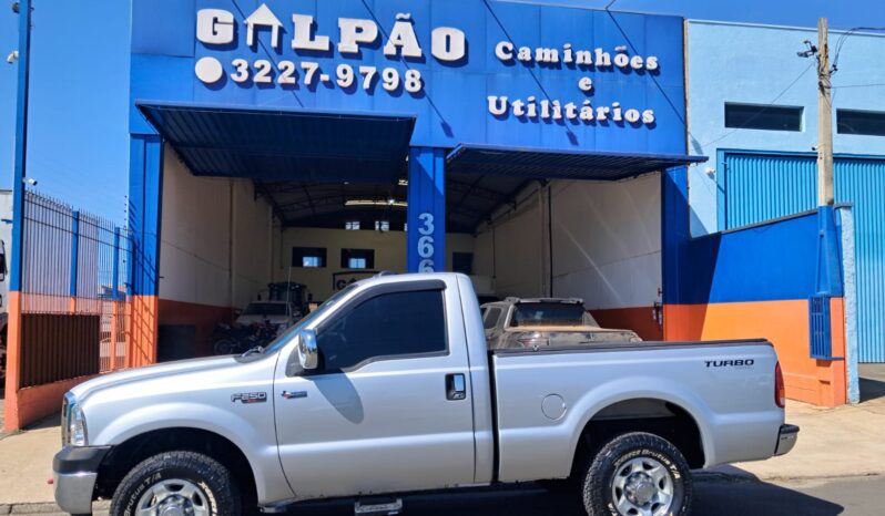 Ford F-250 XL 4X2 – (2004) completo