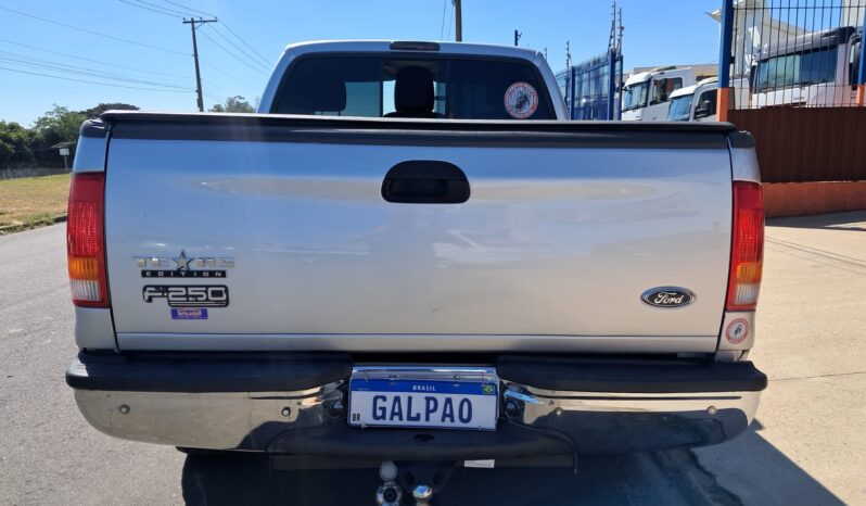 Ford F-250 XL 4X2 – (2004) completo