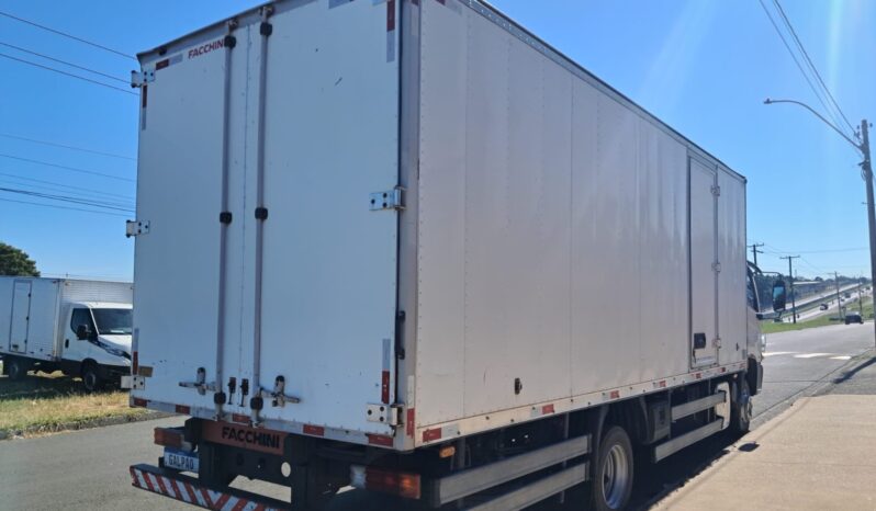 MB Accelo 815C 4X2 Baú Carga Seca – (2016) completo