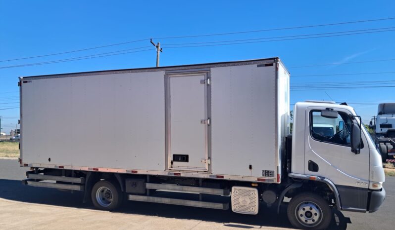 MB Accelo 815C 4X2 Baú Carga Seca – (2016) completo